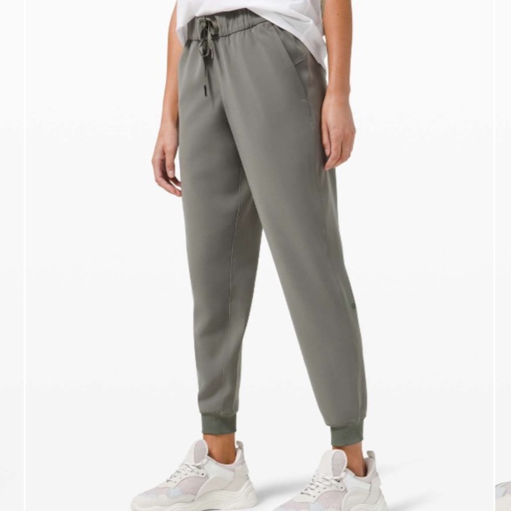 NWT Lululemon On the Fly Jogger Woven/Size 8